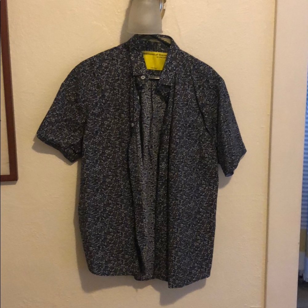 Men’s flowered button up